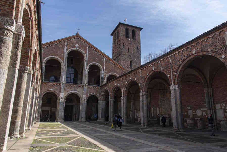 Italia - Milán 099 - basílica de San Ambrosio.jpg